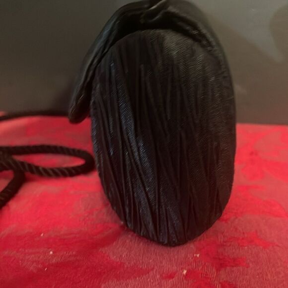 Vintage Walborg Black Pleated Satin Clutch Shoulder Bag Capsule Shape‎ - Picture 4 of 9